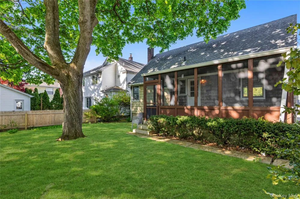 65 Grant Avenue Albertson, NY 11507