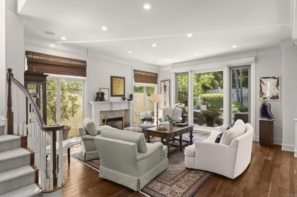9784 Claiborne Square La Jolla, CA 92037