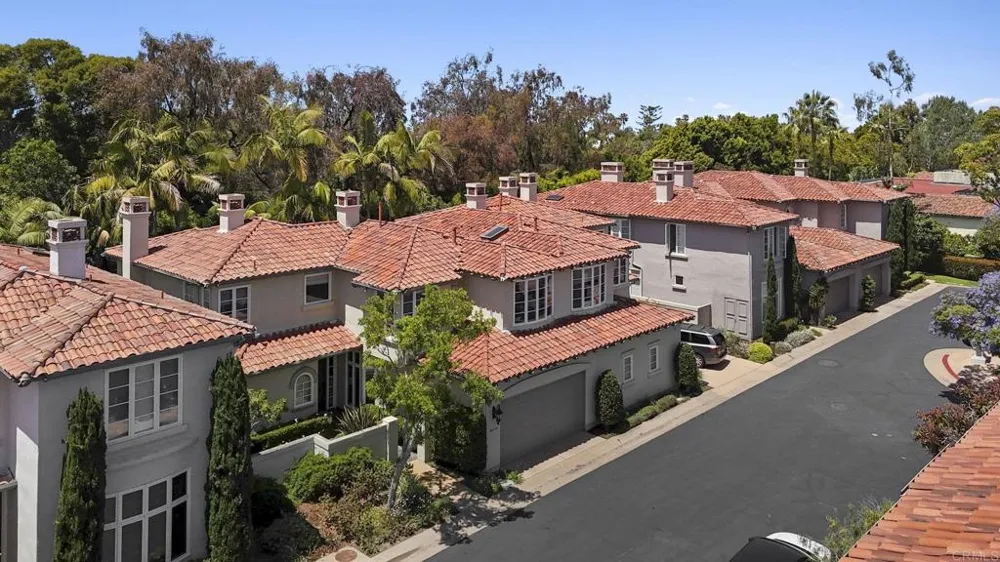 9784 Claiborne Square La Jolla, CA 92037