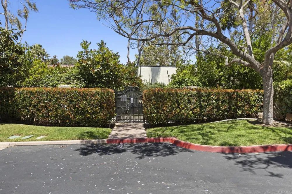 9784 Claiborne Square La Jolla, CA 92037