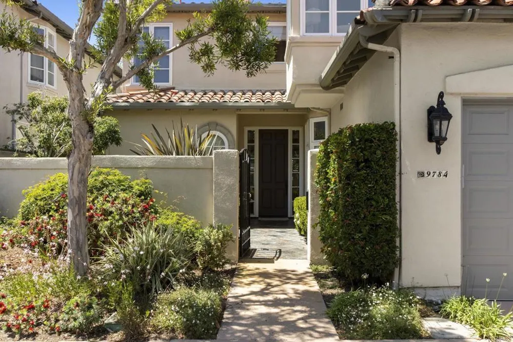 9784 Claiborne Square La Jolla, CA 92037