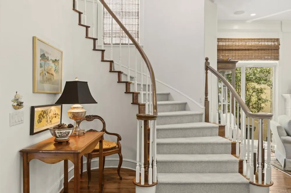 9784 Claiborne Square La Jolla, CA 92037