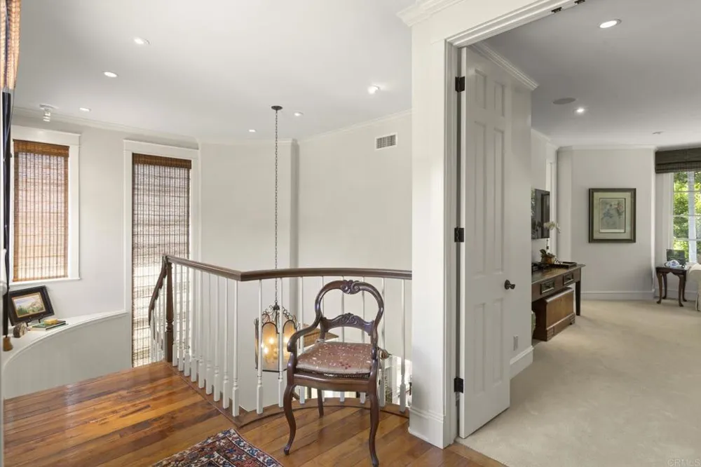 9784 Claiborne Square La Jolla, CA 92037