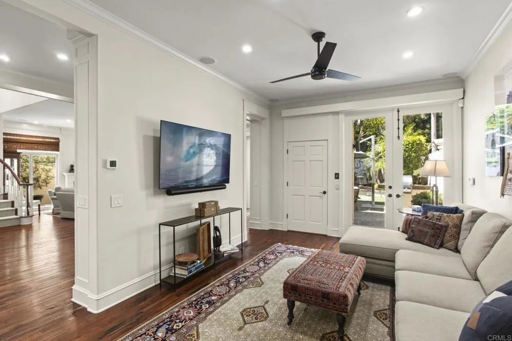 9784 Claiborne Square La Jolla, CA 92037