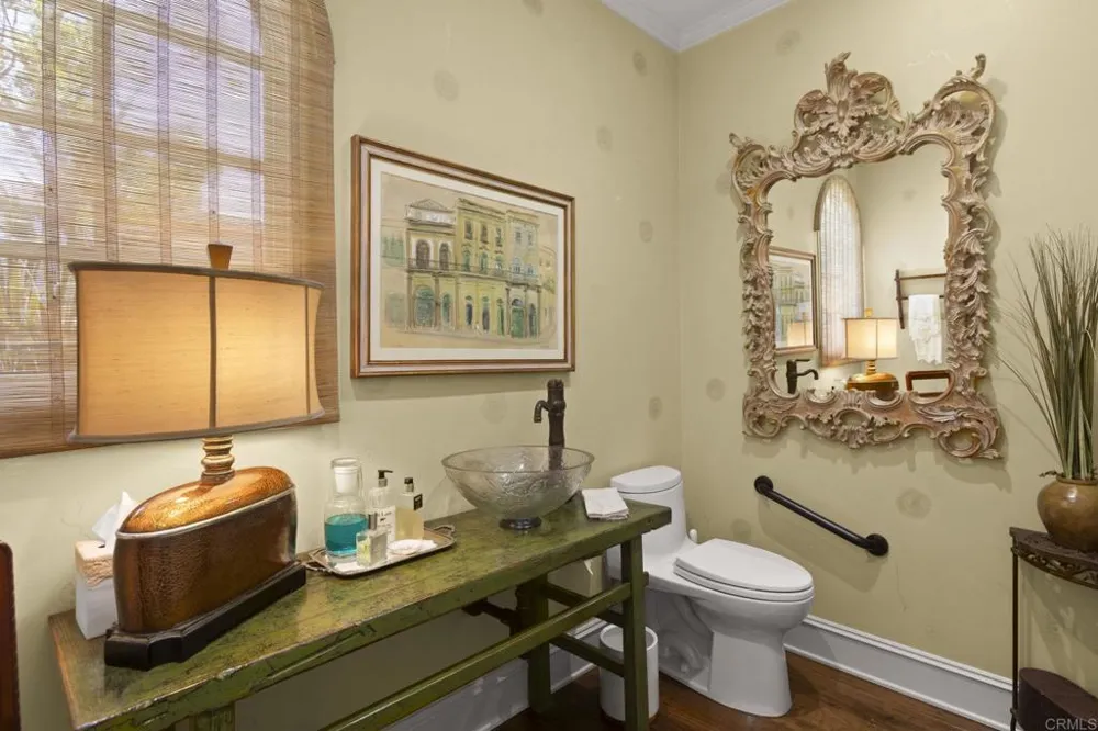 9784 Claiborne Square La Jolla, CA 92037