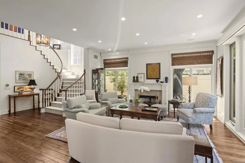 9784 Claiborne Square La Jolla, CA 92037
