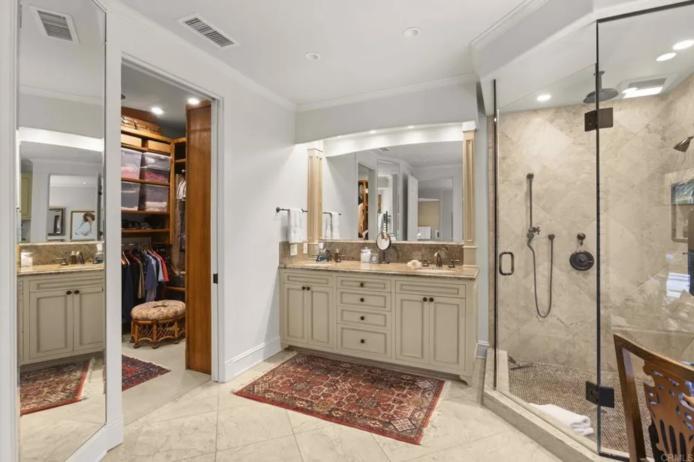 9784 Claiborne Square La Jolla, CA 92037