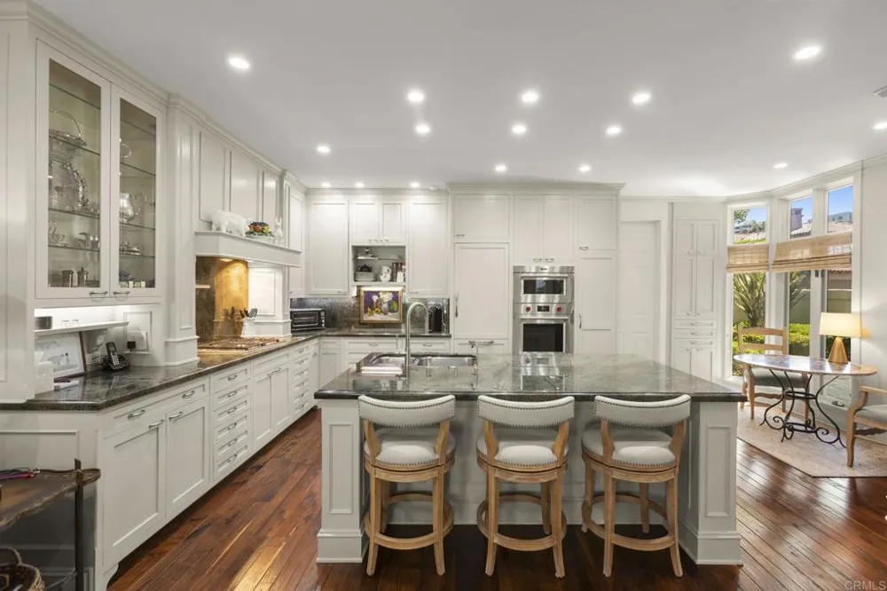 9784 Claiborne Square La Jolla, CA 92037