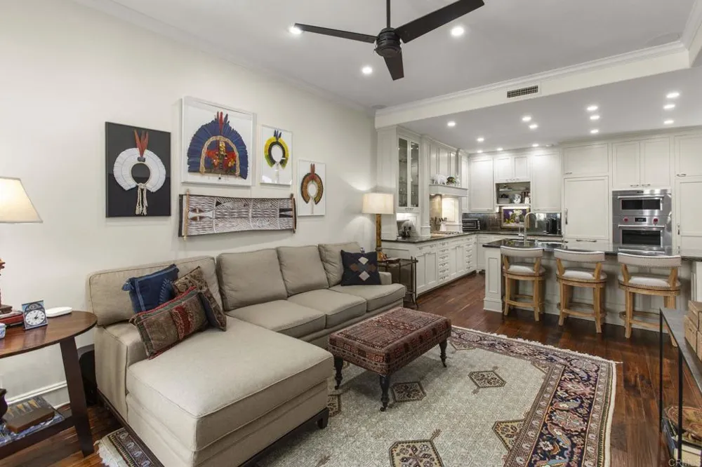 9784 Claiborne Square La Jolla, CA 92037