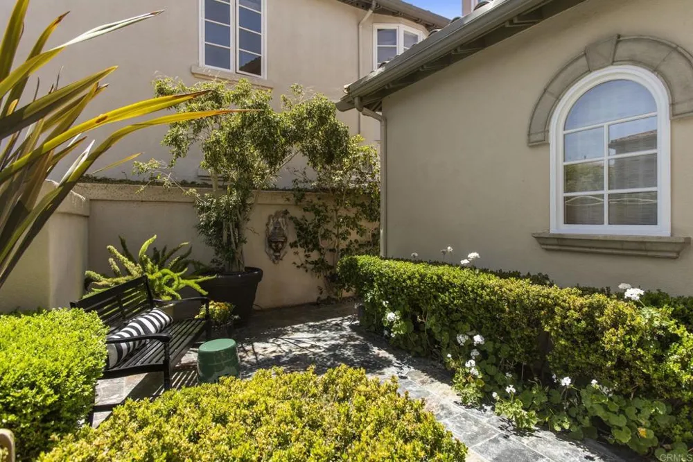 9784 Claiborne Square La Jolla, CA 92037