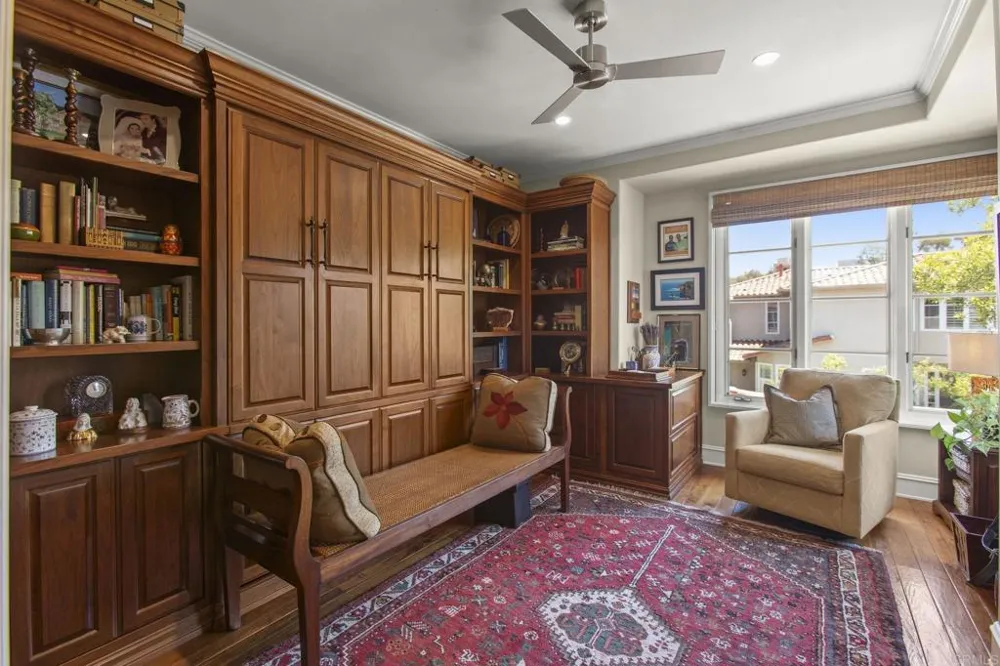9784 Claiborne Square La Jolla, CA 92037