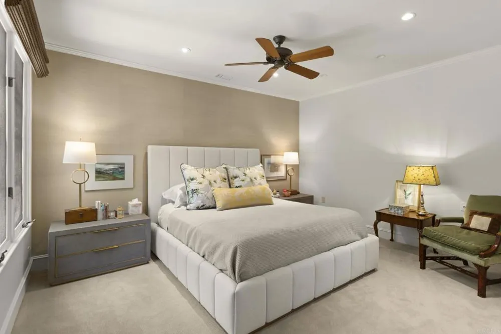 9784 Claiborne Square La Jolla, CA 92037