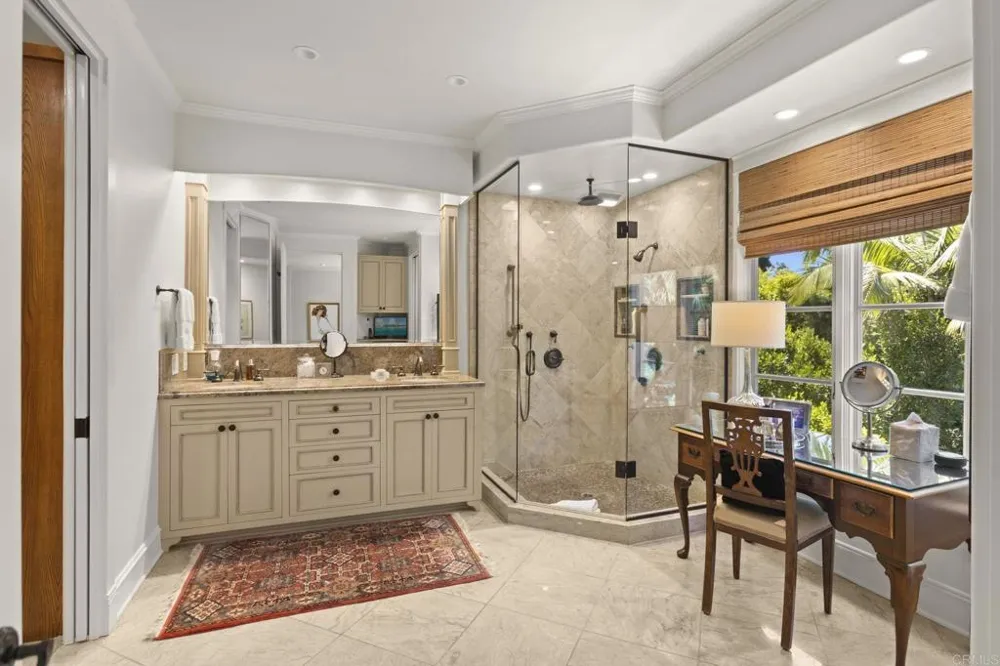 9784 Claiborne Square La Jolla, CA 92037