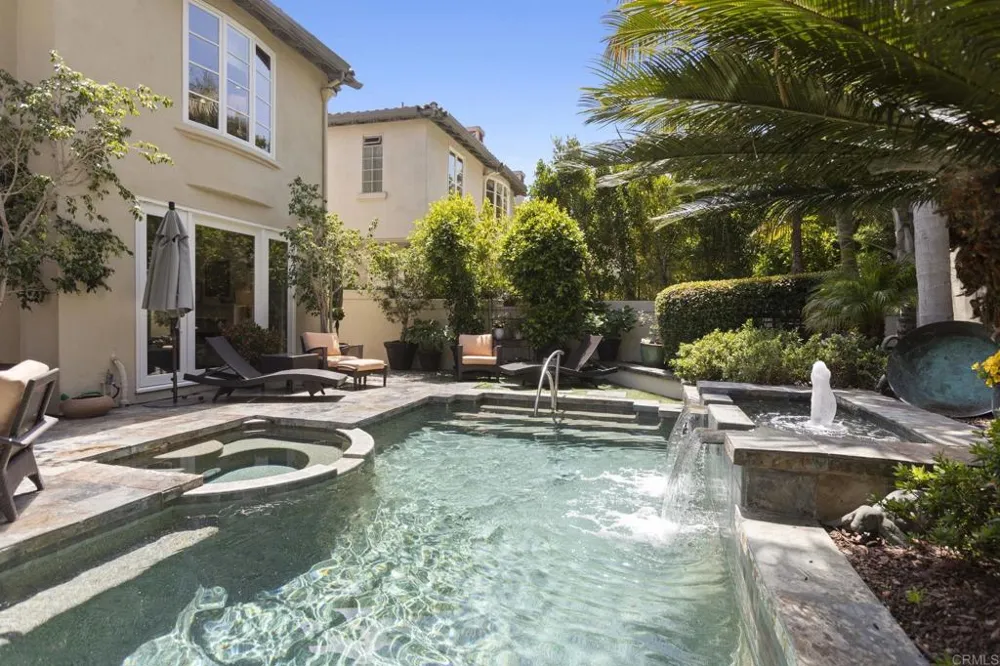 9784 Claiborne Square La Jolla, CA 92037