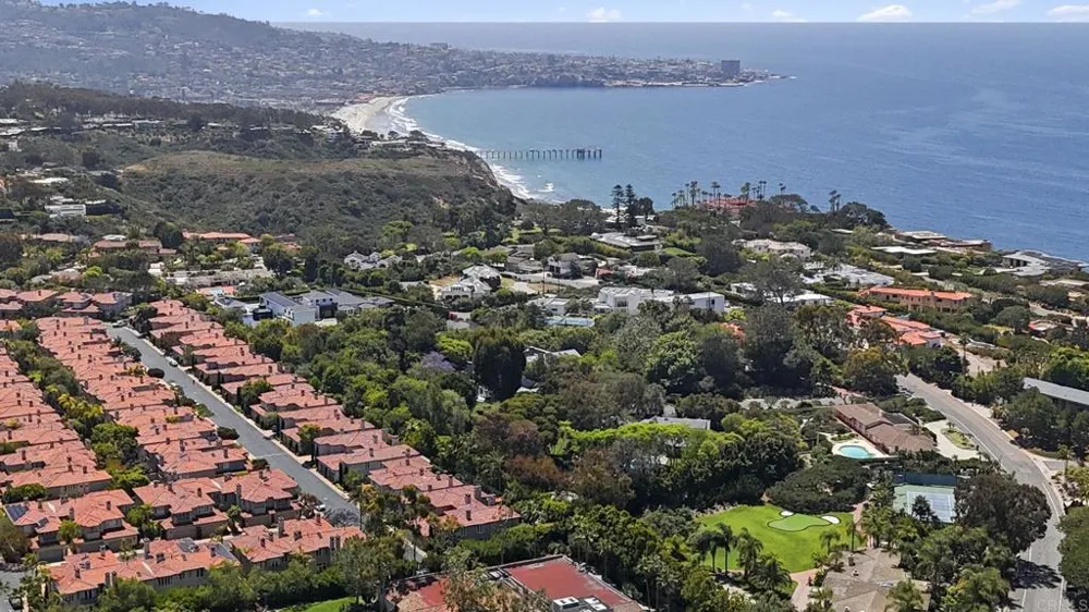 9784 Claiborne Square La Jolla, CA 92037