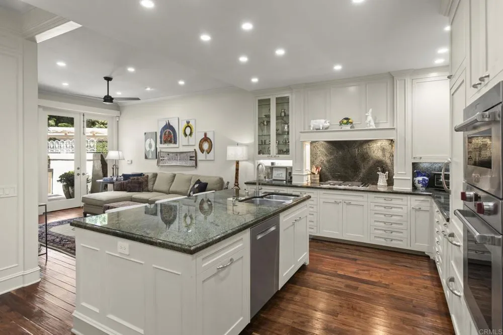 9784 Claiborne Square La Jolla, CA 92037