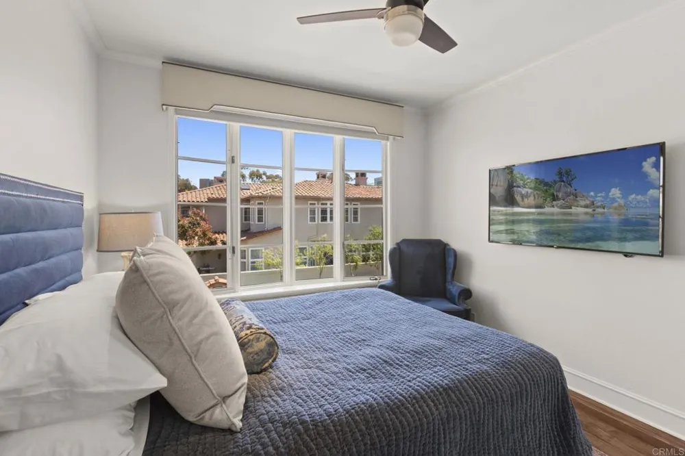 9784 Claiborne Square La Jolla, CA 92037
