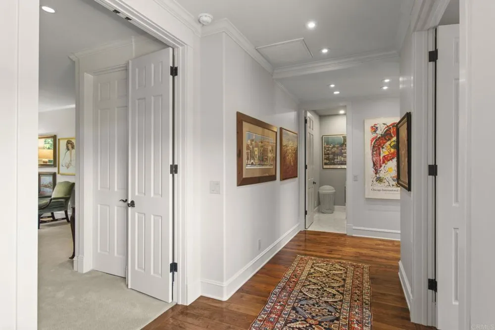 9784 Claiborne Square La Jolla, CA 92037