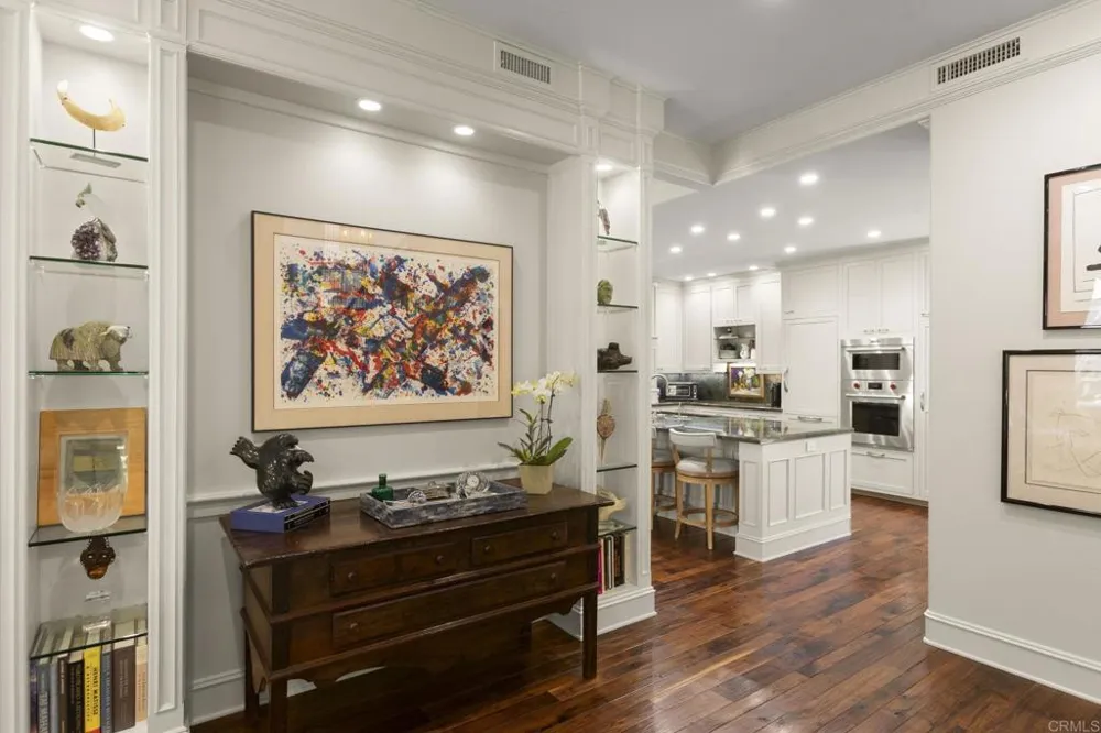 9784 Claiborne Square La Jolla, CA 92037