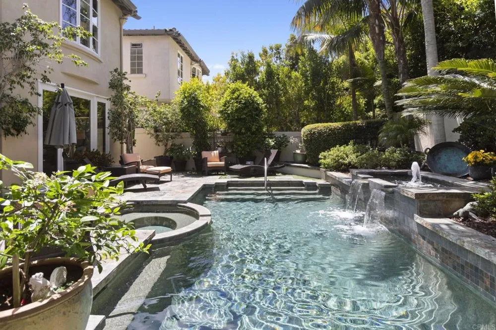 9784 Claiborne Square La Jolla, CA 92037