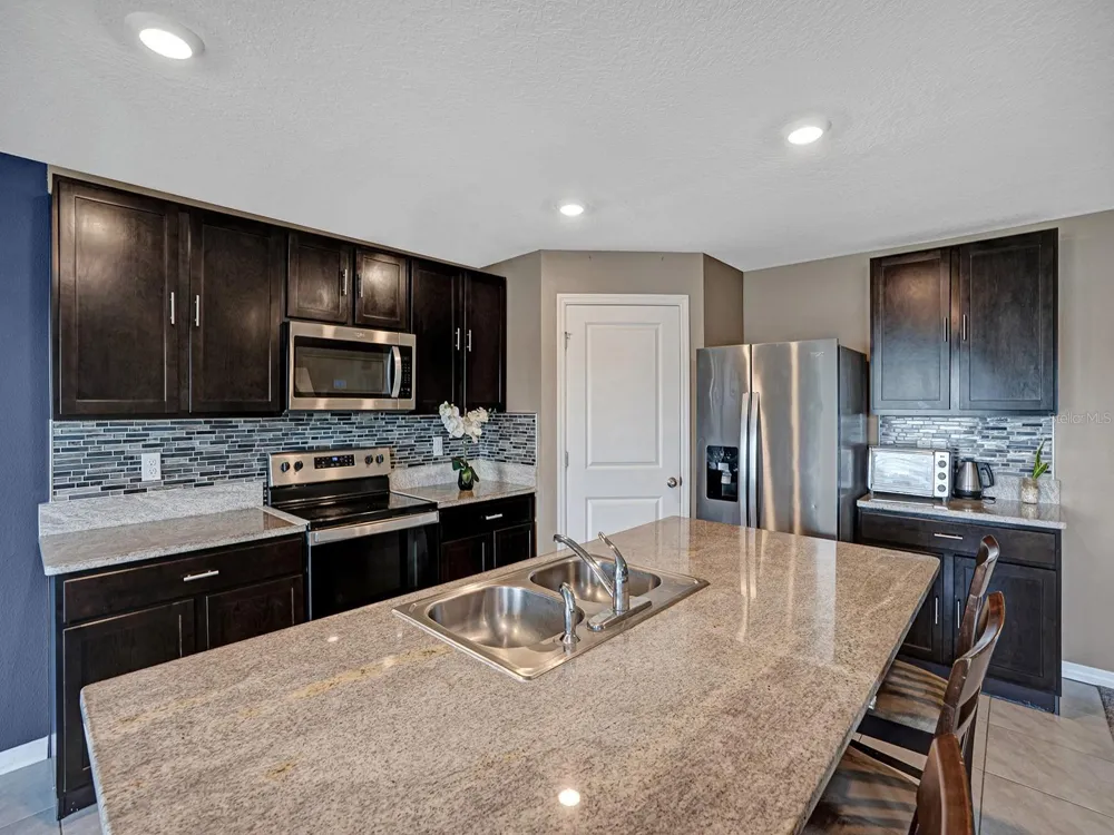 7850 SAIL CLOVER LANE Zephyrhills, FL 33540