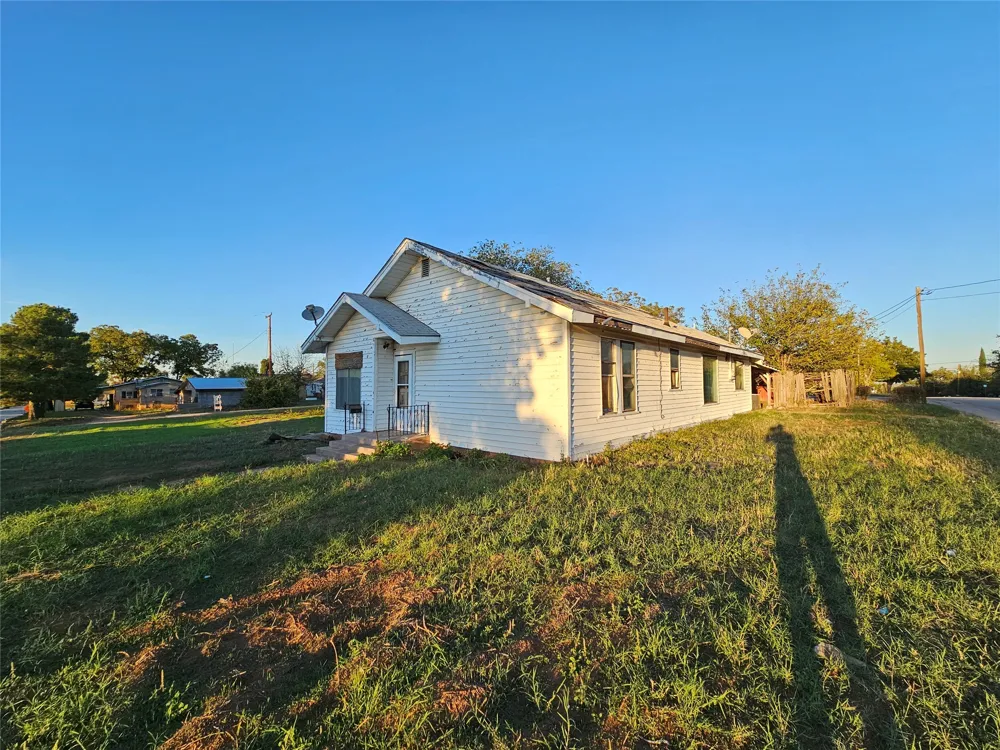 1211 Campbell Street Sweetwater, TX 79556