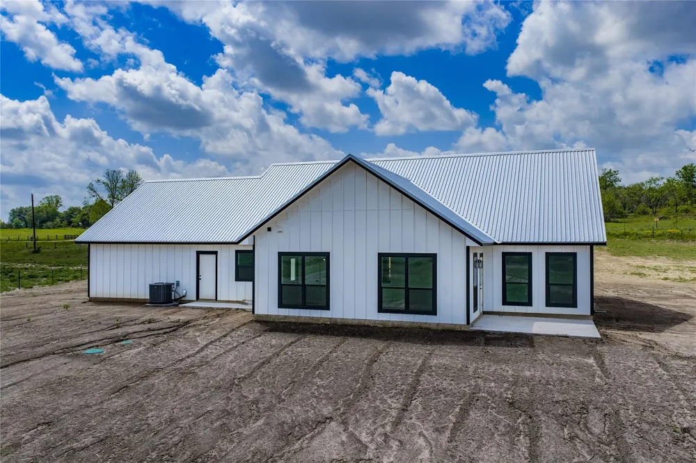 9391 Hajovsky Road La Grange, TX 78945