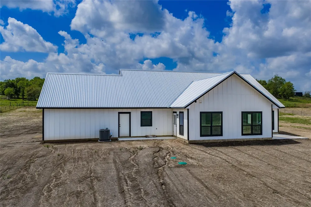 9391 Hajovsky Road La Grange, TX 78945