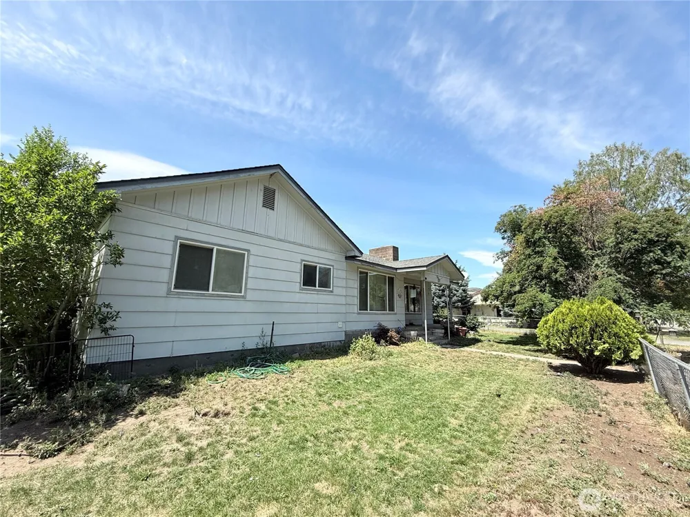 522 Golden Street Oroville, WA 98844