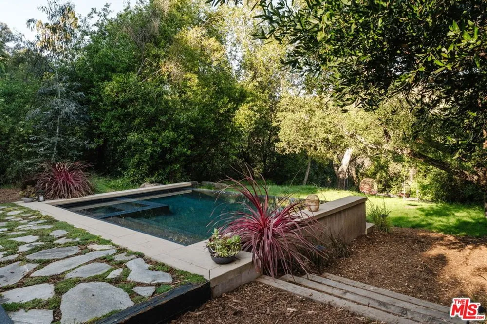 19809 Montau Drive Topanga, CA 90290