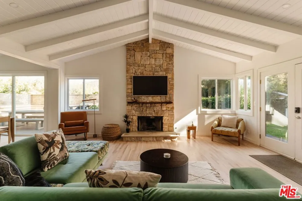 19809 Montau Drive Topanga, CA 90290