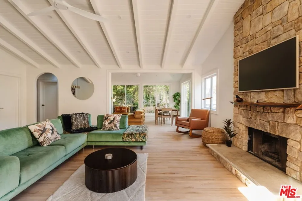 19809 Montau Drive Topanga, CA 90290