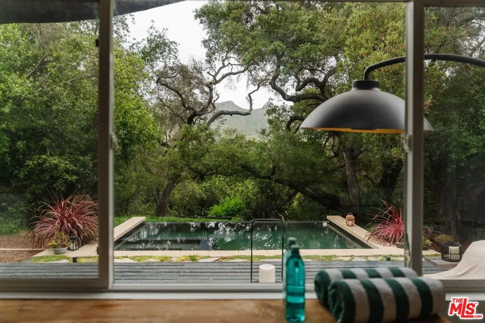 19809 Montau Drive Topanga, CA 90290
