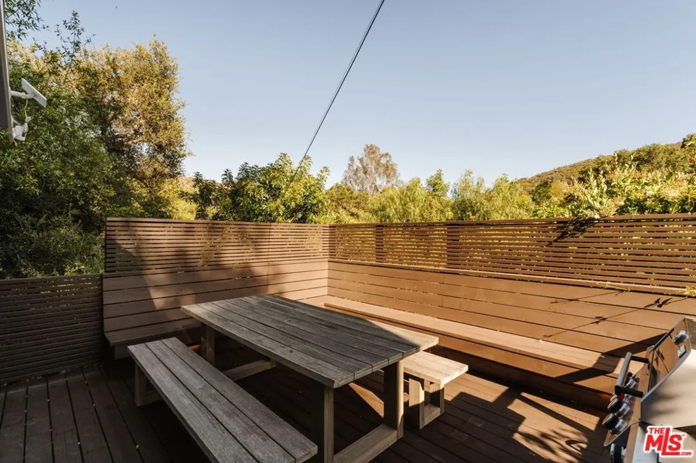 19809 Montau Drive Topanga, CA 90290