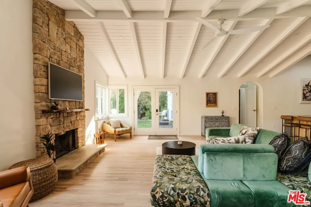 19809 Montau Drive Topanga, CA 90290