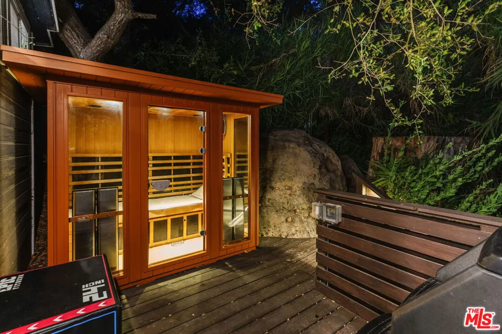 19809 Montau Drive Topanga, CA 90290