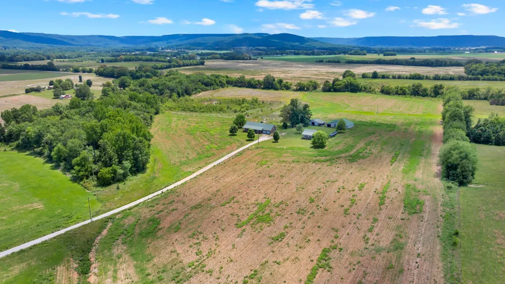 235 Breezy Knoll Ln Morrison, TN 37357
