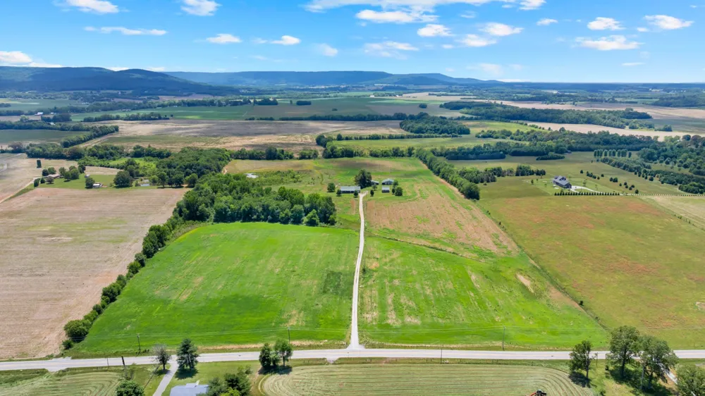 235 Breezy Knoll Ln Morrison, TN 37357