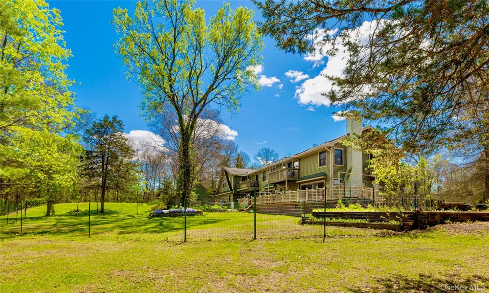 15 Unity Lane New Paltz, NY 12561