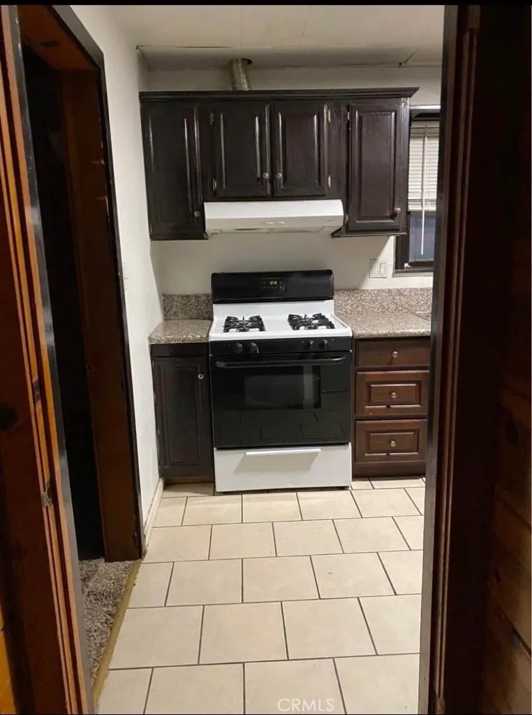 581 E Menlo Hemet, CA 92543