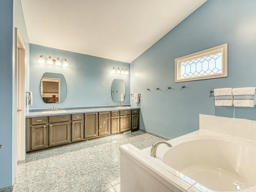 839 Kings Park Road Monroe Charter Township, MI 48161