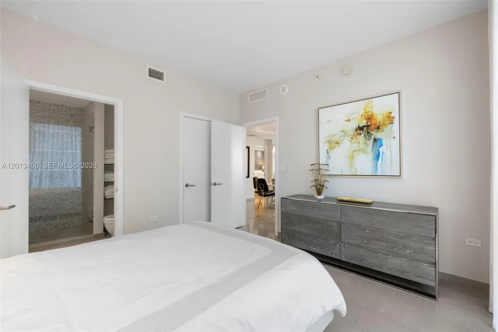88 SW 7th St #1201 Miami, FL 33130