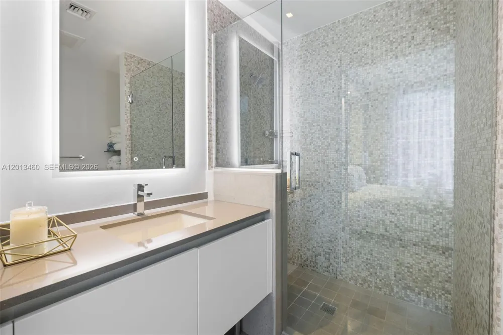 88 SW 7th St #1201 Miami, FL 33130