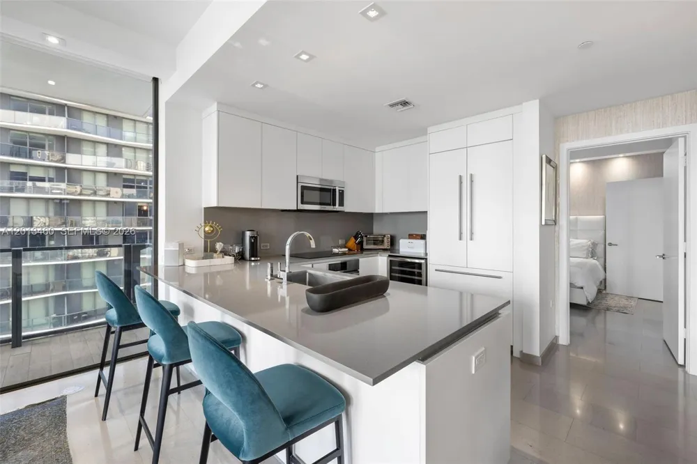 88 SW 7th St #1201 Miami, FL 33130