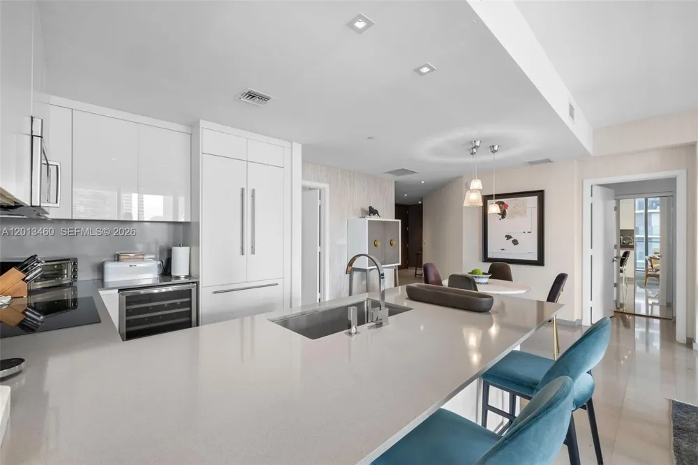 88 SW 7th St #1201 Miami, FL 33130