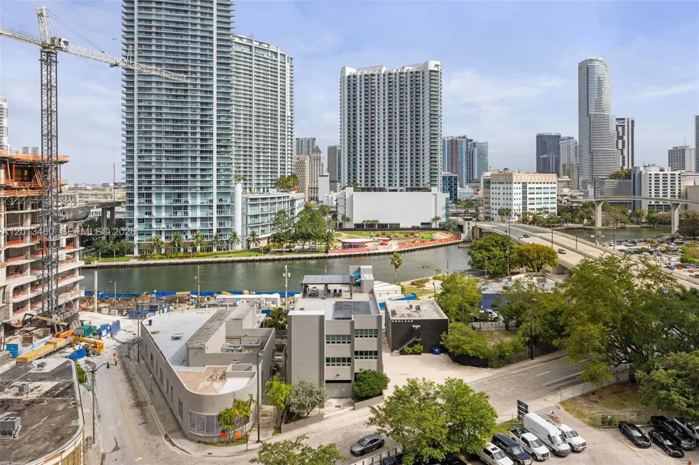 88 SW 7th St #1201 Miami, FL 33130
