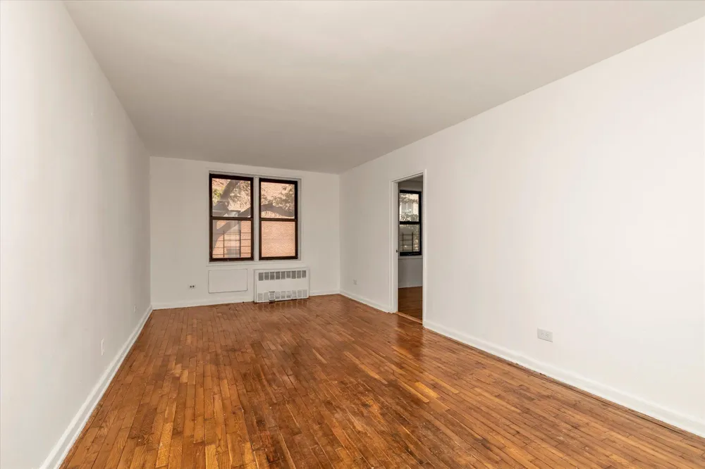 141-05 Pershing Crescent #117 Briarwood, NY 11435
