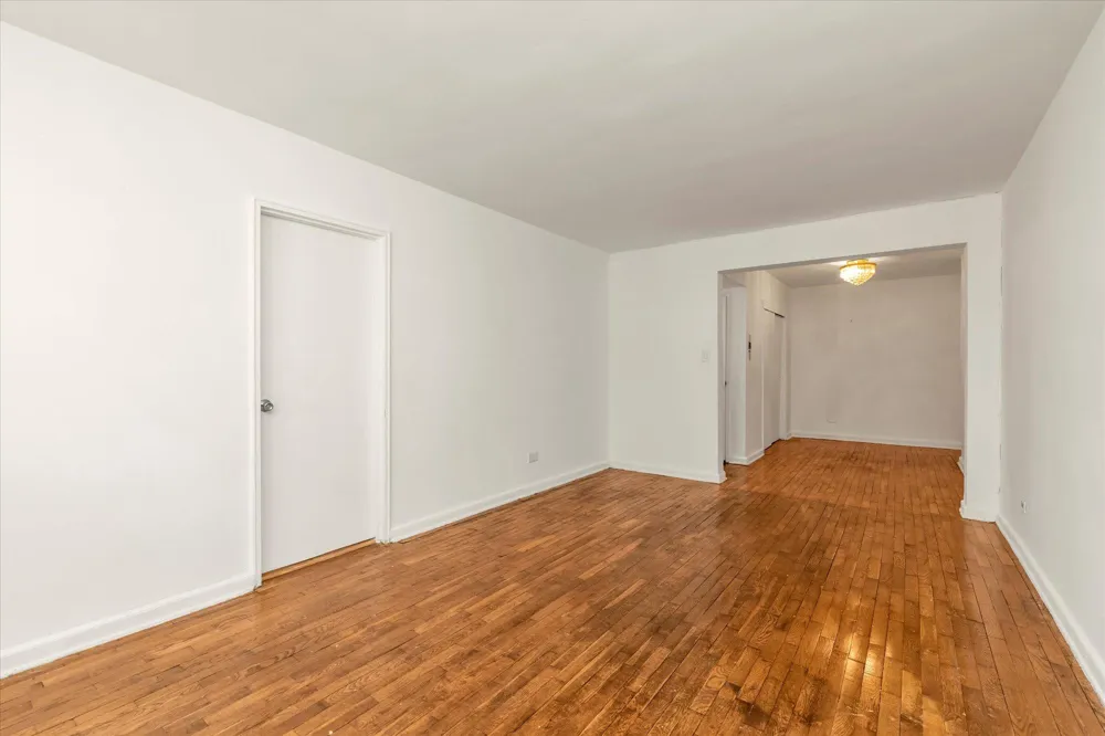 141-05 Pershing Crescent #117 Briarwood, NY 11435