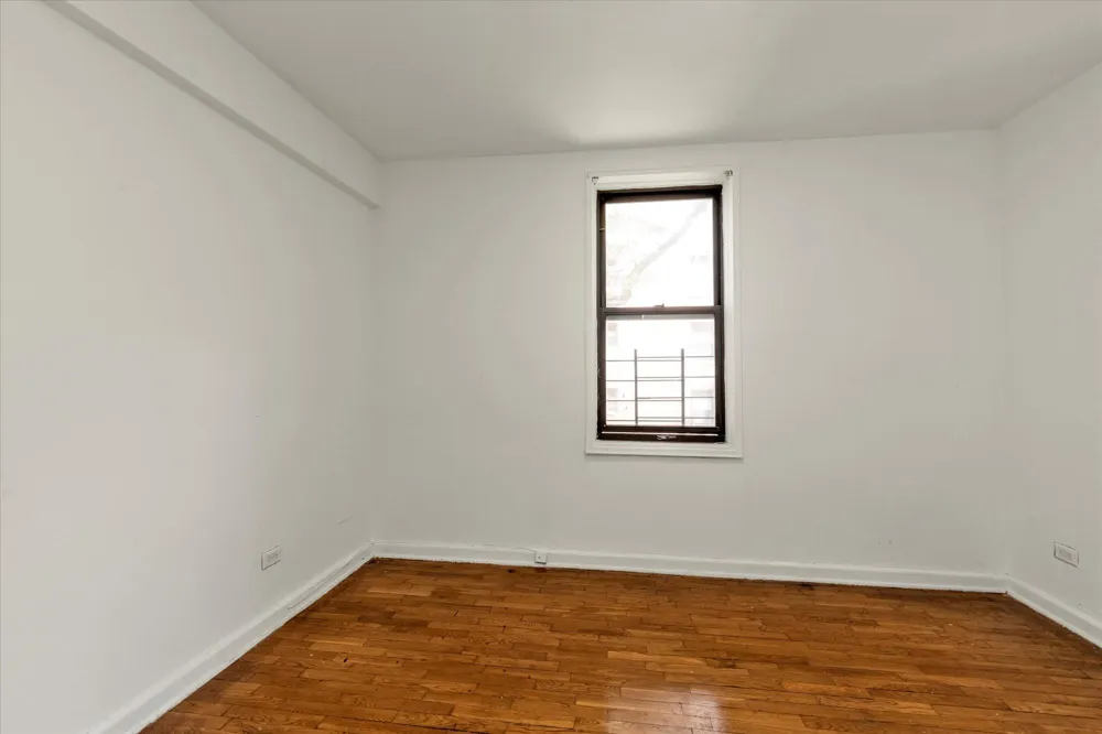 141-05 Pershing Crescent #117 Briarwood, NY 11435