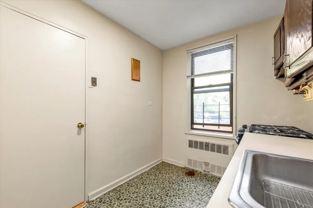 141-05 Pershing Crescent #117 Briarwood, NY 11435